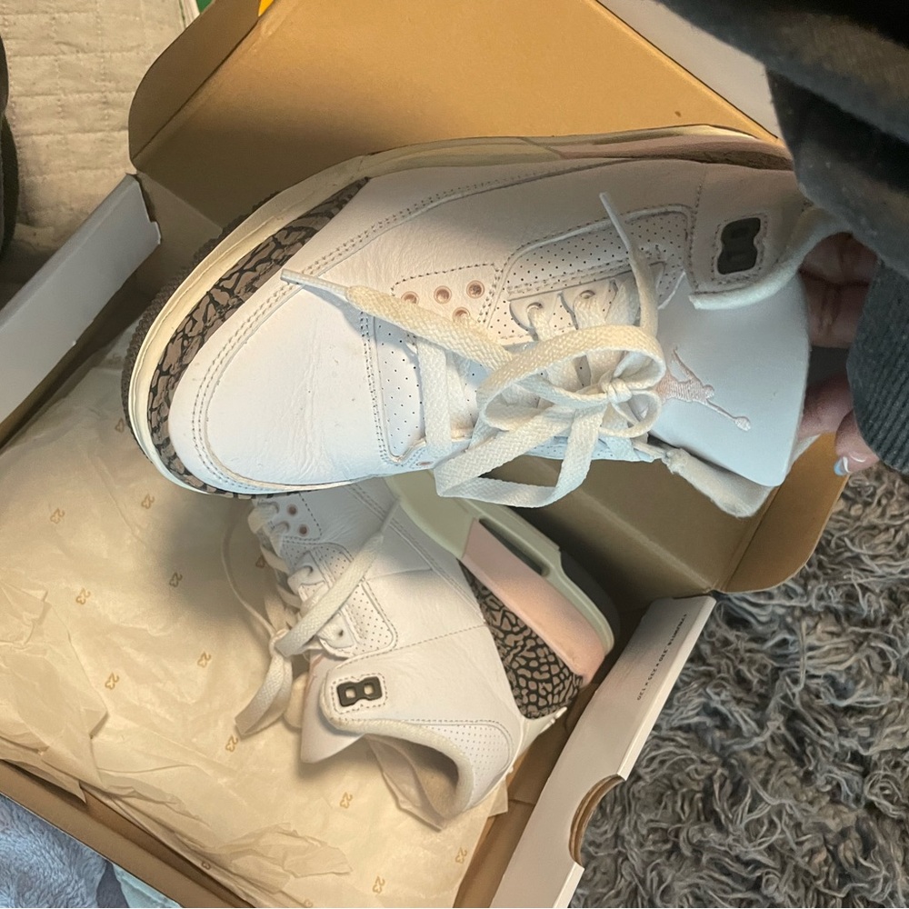 Jordan 3 women’s 9
